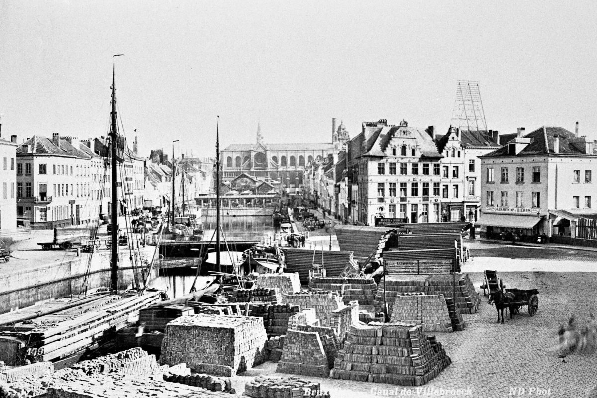 Bassin des marchands avec les quais et l'église Sainte-Catherine en fond, ancienne photo vers 1900