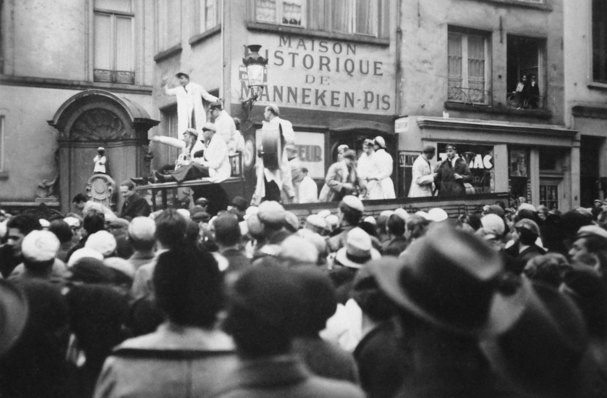 Verre de l'amitié à L'hôtel de Ville de Bruxelles pour démarrer les festivités, 1935, Archives de l'ULB