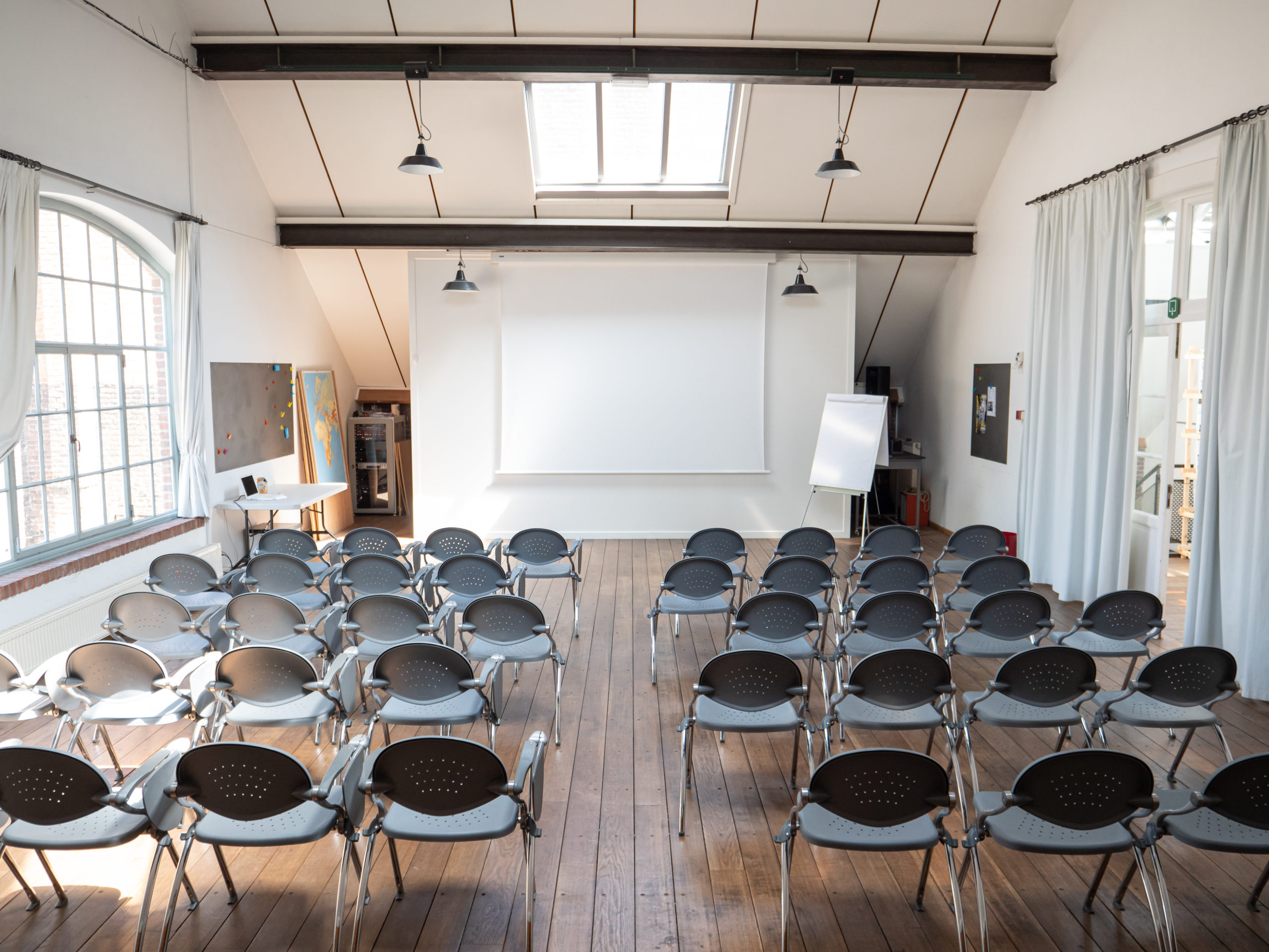 Salle des Ciseleurs installée en mode conférence