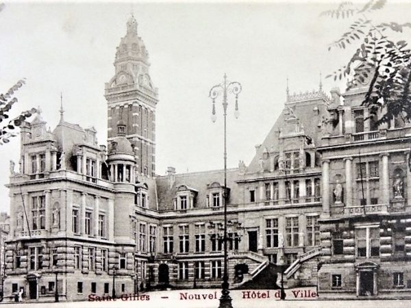 ancienne carte postale d ela maison communale de Saint-Gilles