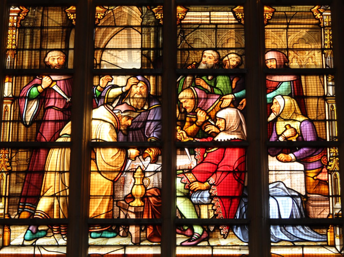 Vitrail de la Profanation des hosties, légende du Saint-Sacrement de miracle, cathédrale des Saints-Michel et Gudule