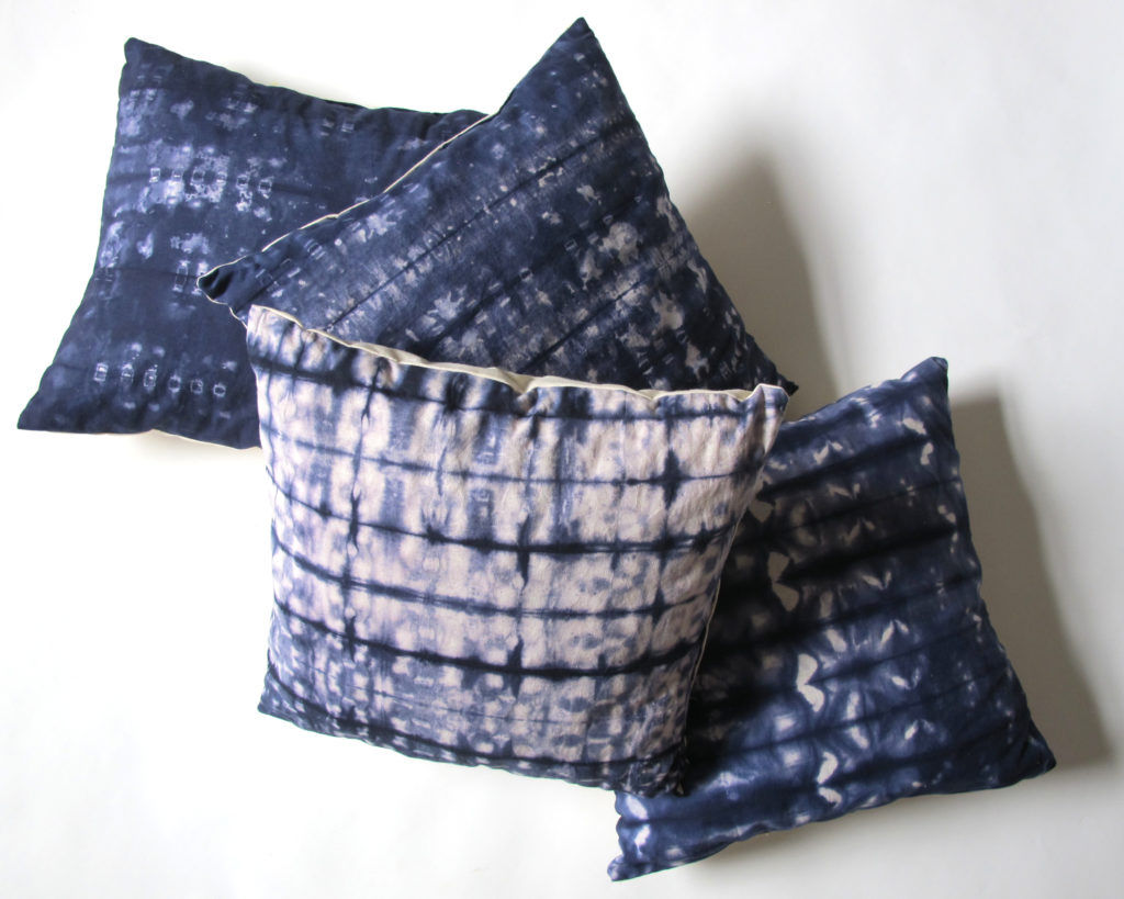 Coussins Shibori teints à la main