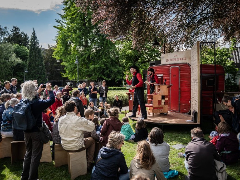 spectacle les lecteurs publics de la compagnie des bonimenteurs